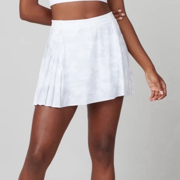 NEW Spanx‎ | The Get Moving Pleated Skort 14" White Camo Sz M #50273R - Picture 1 of 10